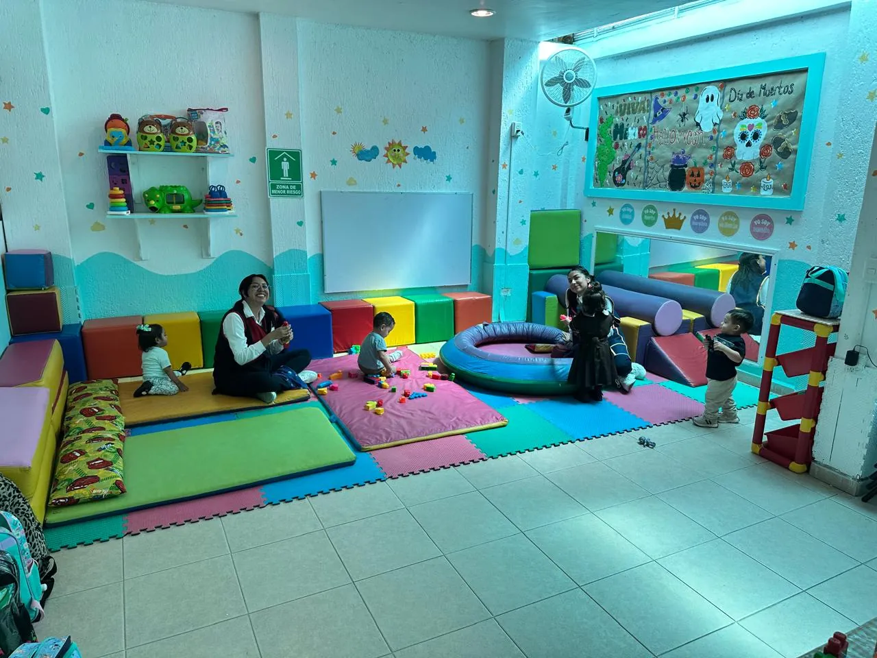 Instalaciones y alumnos de Colegio Freinet · BabyGym