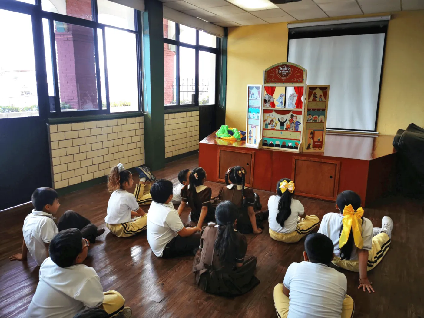 Instalaciones y alumnos de Colegio Freinet · Colegio